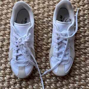 Adidas BW Army size US 7.5 (women’s 8.5)